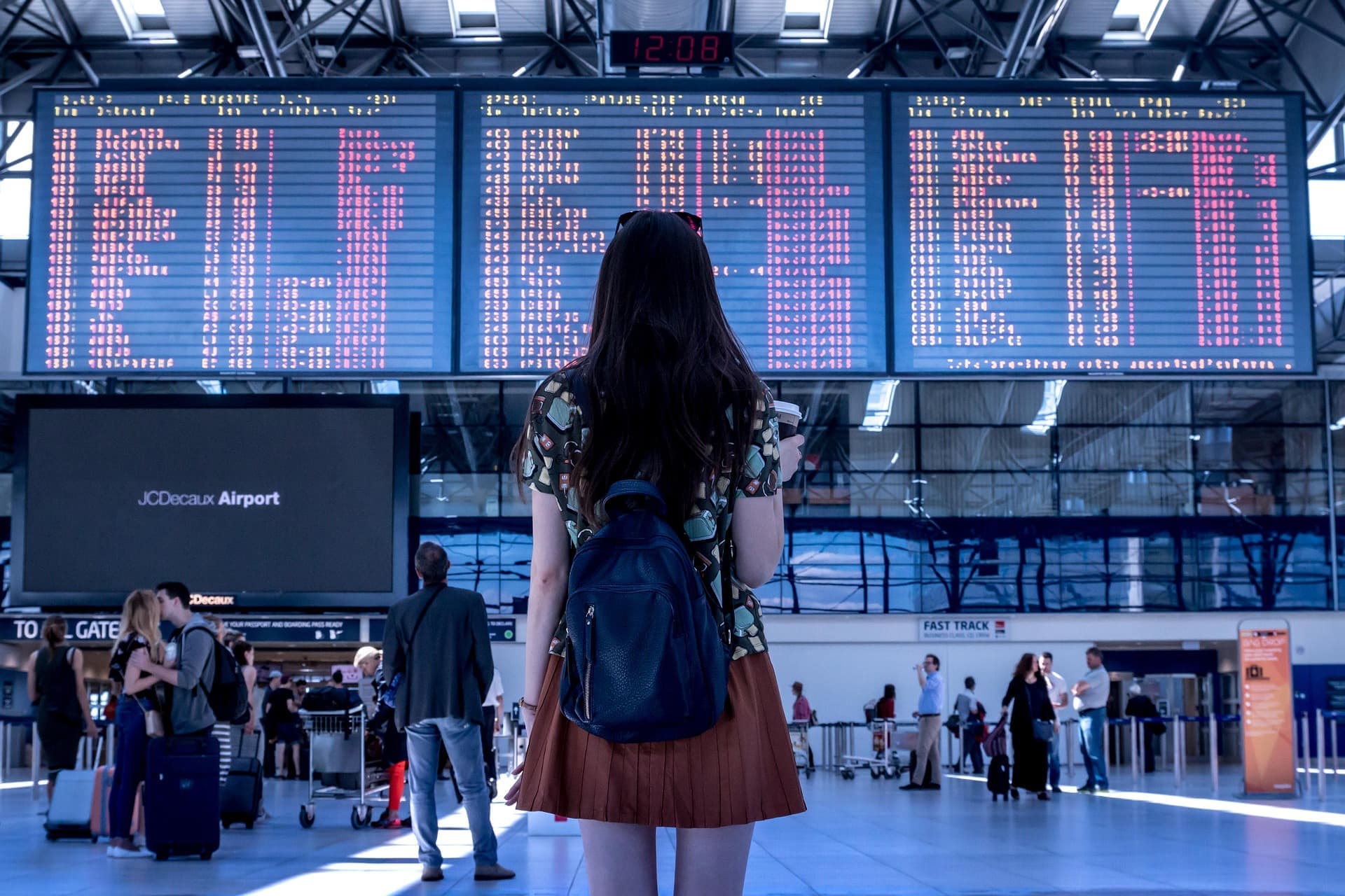 Can UAE Courts Still Reach You After You've Left the Country?
